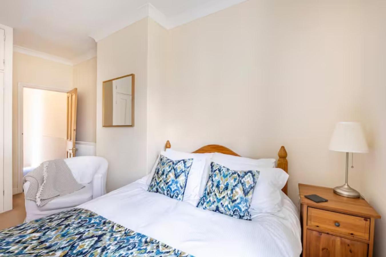 Room With Private Bath In Pontcanna Cardiff Exterior photo